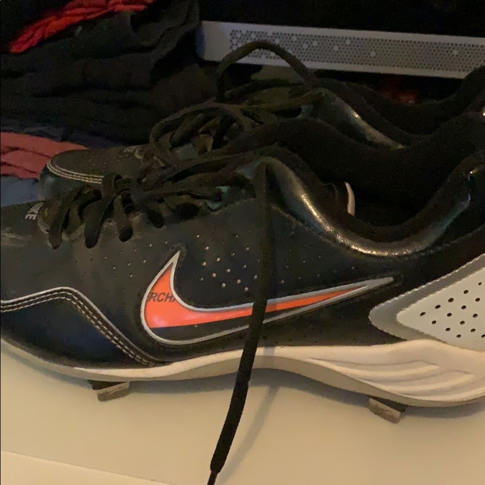 Baseball shoes